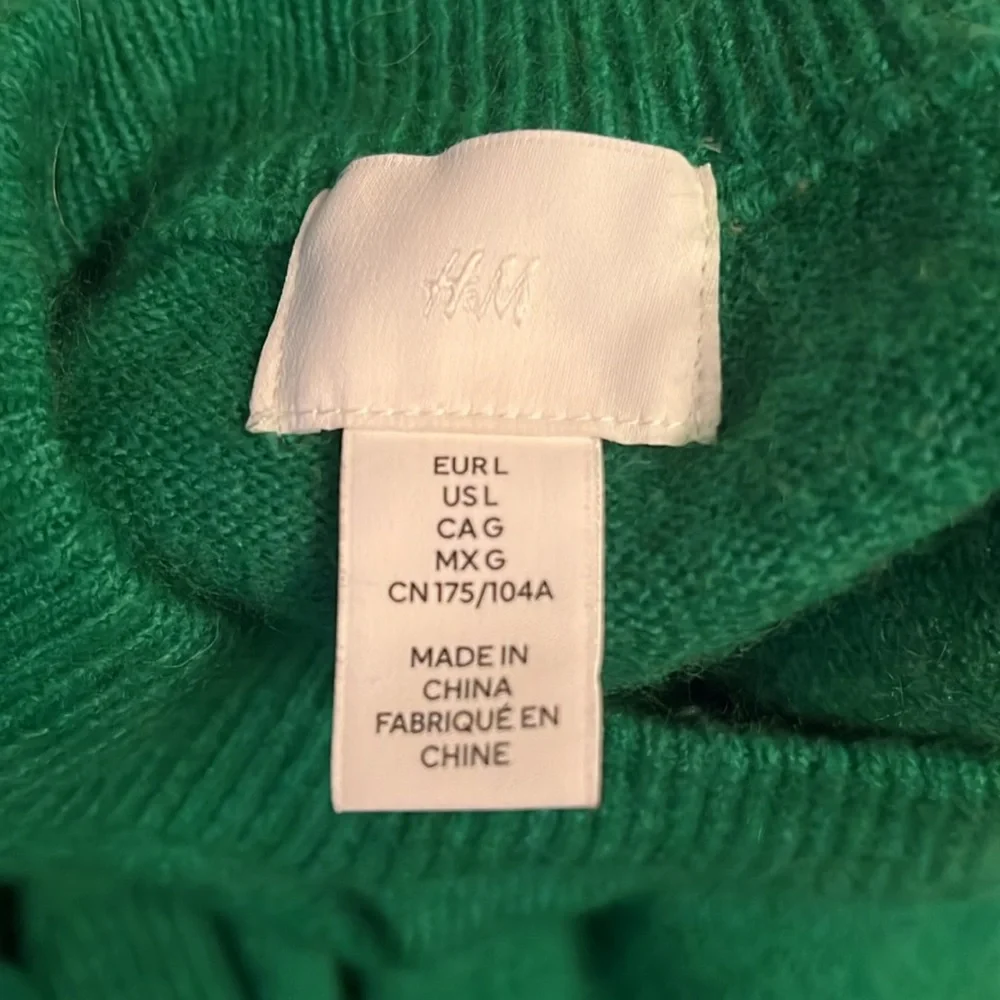 H&M Sweater - Picture 2 of 3